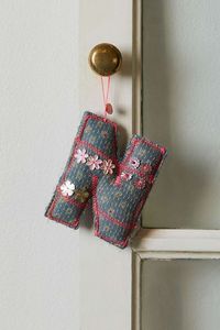 Adorno Navideño Colgante de Letras del Alfabeto en Tela Rústica Hecha a Mano - Product Image 1