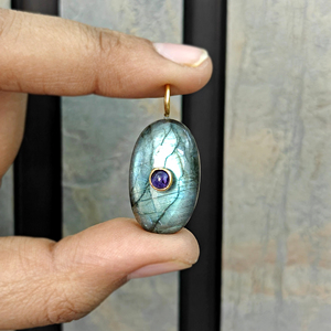 จี้ห้อยรูปไข่ยาวทำจากลาบราดอไรต์ธรรมชาติคุณภาพสูง ชุบทอง ประดับด้วยพลอยอะเมทิสต์ขนาดเล็กและเพชร CZ สำหรับทำสร้อยคอ DIY - Product Image 4