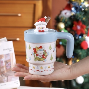 Taza Esmaltada Navideña con Pajita y Tapa, Diseño de Santa, Muñeco de Nieve y Árbol, Taza de Regalo Festiva para Café o Té con Caja de Color - Product Image 5