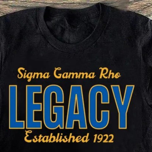 T-shirt SGR Legacy en coton noir à manches courtes, avec motif graphique personnalisé de lettres grecques, imprimé or et bleu, vêtements de sororité - Product Image 3