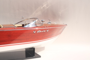 Bateau à moteur Super Riva Florida en bois fait main - Modèle de yacht sportif italien classique pour la décoration de la maison ou du bureau - Product Image 3