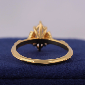 Anillo de Compromiso con Diamante Corte Marquesa, Oro Blanco, Engaste de Garras, Banda Pavé, Joyería Fina Romántica para Mujer - Product Image 5