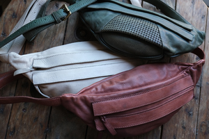Bolso de Pecho Minimalista de Cuero Marrón para Mujer, Bolso Bandolera de Cuero Genuino Suave con Correa de Hombro Ajustable - Product Image 6