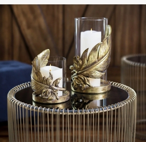 Support de bougie en métal doré fait main, écologique, avec accent plume, style moderne, pour bougies pilier – Vente en gros - Product Image 1