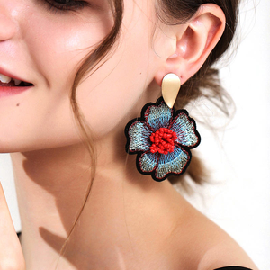 Boucles d'oreilles pendantes brodées de fleurs et de perles, bijoux fantaisie en peluche, artisanat de couture - Product Image 3