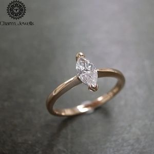 Anillo de Compromiso de Plata Chapado en Oro Rosa con Moissanita de Corte Cojín para Mujer Charm Jewels, Engaste Clásico con Puntas, Certificado IGI - Product Image 2