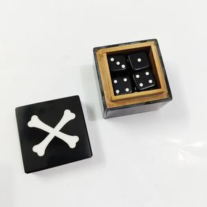 Boîte à dés unique en résine noire avec motif de croix blanches, artisanat artistique fait main pour jeux de société et décoration intérieure - Product Image 2