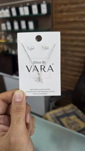 Ensemble de bijoux collier et boucles d'oreilles en argent sterling 925 avec pendentif en zircone cubique taille princesse et taille poire pour femmes - Product Image 2