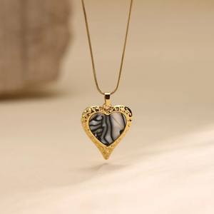 Chaîne de pull en forme de cœur pour femme, plaquée or véritable 18 carats, incrustation de coquillage électroplaqué avec chaîne serpent - Product Image 3