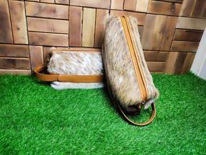 Trousse de rasage de voyage légère et personnalisable en cuir véritable imperméable avec fermeture éclair et poignée, idéale pour organiser vos accessoires. - Product Image 2
