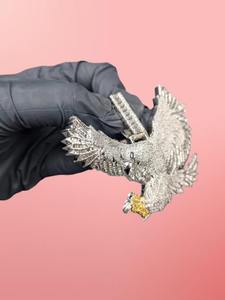 Collar con Colgante de Águila Iced Out en Tono Plateado con Moissanita, Amuleto de Águila Voladora Estilo Hip Hop - Product Image 3