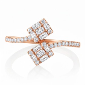 Anillo de compromiso de plata de ley con circonita cúbica talla baguette estilo Toi et Moi de vástago abierto con pavé para mujer - Product Image 2