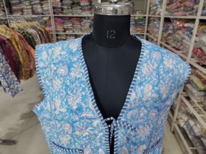 Chaleco Acolchado de Algodón con Estampado Floral Azul, Cuello en V, Sin Mangas, Chaqueta Ligera de Verano para Mujer, REGALO PARA ELLA - Product Image 4