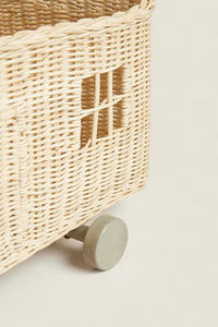Panier de rangement en forme de maison avec roulettes, tissé en rotin naturel, panier de rangement pour jouets pour enfants. - Product Image 5