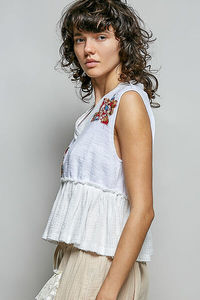 Haut sans manches à volants avec patch floral POL et détails à bords bruts - Product Image 3