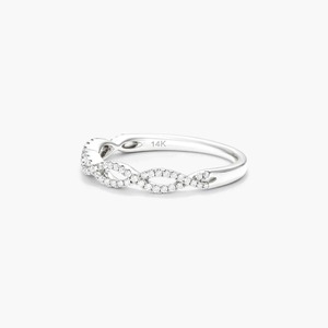 Anillo de Diamantes Hermoso y de Alta Demanda para Mujer, Colección de Joyería de Diseñador, Estilo Brillante y Moderno, Disponible para la Venta - Product Image 1