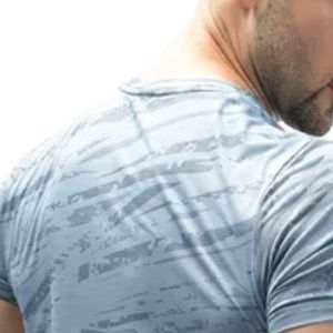 T-shirt pour homme bleu clair à col rond, manches courtes, vêtements de sport décontractés, haut personnalisé avec logo, fabricant de t-shirts de sport pour la salle de gym, vente en gros - Product Image 4