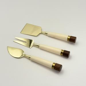 Juego de 3 Utensilios de Cocina de Lujo con Mango de Resina Hecho a Mano, Cortador de Queso, Elegante Regalo para Invitaciones - Product Image 4