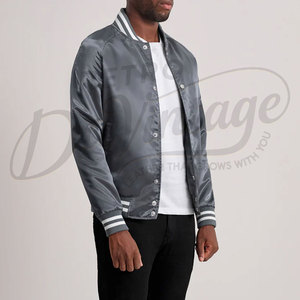 Chaqueta Varsity Gris Satinada para Hombre, Estilo Clásico de Béisbol, Chaqueta Bomber Casual con Botones a Presión, Estilo Letterman con Ribete Acanalado a Rayas - Product Image 5