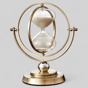 Sablier moderne en laiton avec cadre métallique rotatif et design en verre, style Mid-Century, fait main, portable, pour un chronométrage précis - Product Image 1
