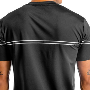 เสื้อยืดผู้ชายทรงเข้ารูปคุณภาพสูง ป้องกันรอยยับ คอตั้ง รับผลิตตามแบบ ODM แขนสั้น ผ้าโพลีเอสเตอร์ 100% - Product Image 2