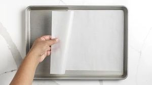 Eco-Friendly Non-Stick Baking <b>Paper</b> Roll 70gsm Double Side Silicone Coated Food Grade Recyclable for Cooking and Baking - Product Image 2