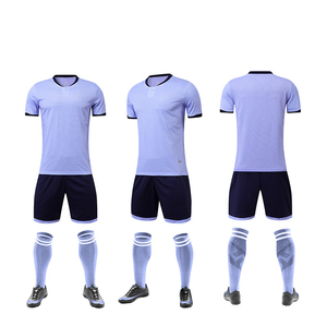 Tenues de football d'équipe personnalisées OEM de haute qualité, impression par transfert thermique, manches courtes, séchage rapide, 100 % polyester, été - Product Image 1