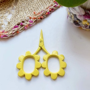 Ciseaux à broder miniatures colorés, ensemble de ciseaux à broder avec manche fleuri, en acier inoxydable, pointe fine, pour travaux de couture - Product Image 6