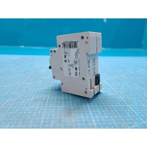 Disjoncteur miniature bipolaire Eaton FAZ-C20/2 d'occasion – Pièces détachées d'équipement semi-conducteur de la génération précédente - Product Image 1