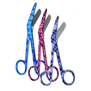 Ciseaux à pansements Lister en acier inoxydable de qualité supérieure pour infirmières, médecins et techniciens médicaux, 5,5 pouces, lot de 3 motifs assortis, 14 cm - Product Image 1