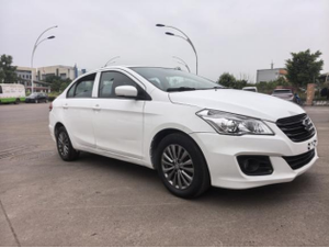 Voiture d'occasion 2021 <span class=keywords><strong>2022</strong></span> 2020 Changan <span class=keywords><strong>Suzuki</strong></span> <span class=keywords><strong>Ciaz</strong></span> Alivio 1.6L CNG Essence Double Carburant Jaune Taxi Lingyao - Product Image 2
