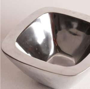 Frutero Cuadrado Plateado Moderno, Recipiente Decorativo de Aluminio Pulido, Elegante Plato de Almacenamiento para Mesa, Decoración Contemporánea - Product Image 1
