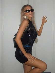 ชุดเดรสสองชิ้นสำหรับผู้หญิงสไตล์ยุโรปและอเมริกา สำหรับฤดูร้อน เซ็กซี่ ระบายอากาศได้ดี แบบเรียบสีพื้น ผ้าดิร์ล ทรงเวสต์รัดรูป กระโปรงสั้นทรงเข้ารูป - Product Image 5