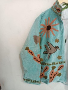 Veste pour femmes en velours turquoise brodée de motifs Suzani, offrant confort et style, manteau bohème pour femmes, cadeau idéal pour les enseignantes - Product Image 5