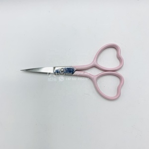 Mango en forma de corazón de acero inoxidable de alta calidad, maquillaje multiusos, cuidado de la piel seguro, tijeras de belleza, herramientas de aseo, Rosa - Product Image 1