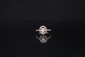 Anillo de Diamantes de Oro Blanco para Mujer, Corte Pera, Certificado GIA, Estilo Clásico de Compromiso - Product Image 4