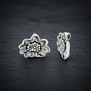 Colgante de Plata 925 con Textura Romántica de Pétalos Botánicos para Uso Diario - Product Image 2