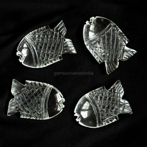 Pendentif en cristal de quartz naturel sculpté en forme de poisson 30 mm, breloque en pierre précieuse sculptée à la main, prix de gros pour la fabrication de bijoux en vrac - Product Image 1