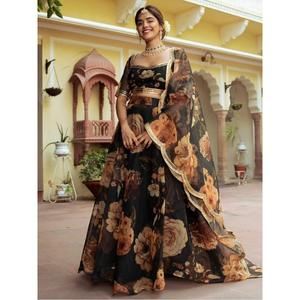 Lehenga choli พิมพ์ลายแบบดั้งเดิมสีดำ - Product Image 6