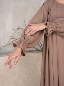 Abaya marron pour femme, longue, coupe ample, manches longues, broderie florale, tenue quotidienne modeste, style Moyen-Orient, magnifique et élégante - Product Image 2