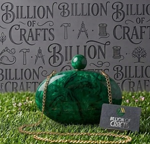 Bolso de mano de resina morada a la moda para mujer, elegante bolso de noche hecho a mano con carcasa rígida y cadena para fiestas y bodas - Product Image 2