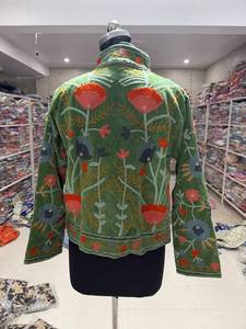 Chaqueta de terciopelo verde con bordado floral y cuello mandarín para mujer, ropa de otoño, manga larga, diseño elegante, regalo para ella. - Product Image 6
