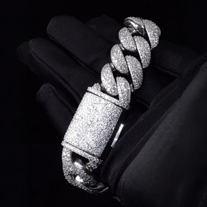 กำไลข้อมือดีไซน์เนอร์แบบ Cuban Link ประดับด้วยเพชร Moissanite ระยิบระยับ พร้อมตัวล็อกแบบกล่องที่แข็งแรงทนทาน - Product Image 1