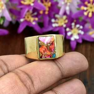 Bague fine artisanale en or vermeil 18 carats avec pierre précieuse naturelle turquoise huître rose, forme carrée, pour homme - Product Image 1