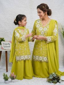 Ensemble de robes traditionnelles indiennes et pakistanaises vert lime parfaitement brodées pour femmes et enfants, longueur cheville, en viscose - Product Image 2