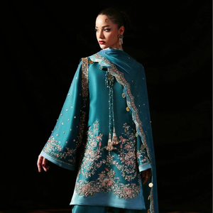 Vestido Anarkali pakistaní premium, vista lateral en verde menta pastel, largo hasta el suelo, maxi, con delicados detalles florales. - Product Image 1