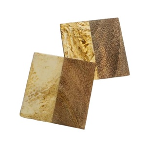 Paquete de 4 portavasos cuadrados elegantes y duraderos, posavasos de resina con acabado de textura de madera, accesorio elegante para mesa de centro para el hogar - Product Image 2