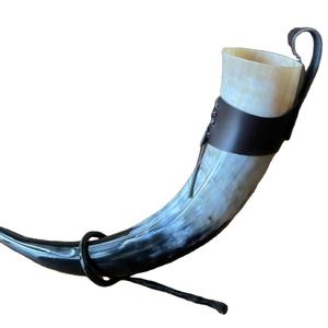 เขาแกะแกะสลักคุณภาพสูงสำหรับดื่ม พร้อมขาตั้ง ขอบทองเหลือง ทำจากเขาแกะจริง พร้อมจำหน่าย ดีไซน์ทันสมัย - Product Image 1