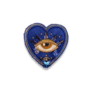 Broche en cuivre brodée à la main en gros avec motif cœur et poisson, haute qualité - Product Image 5