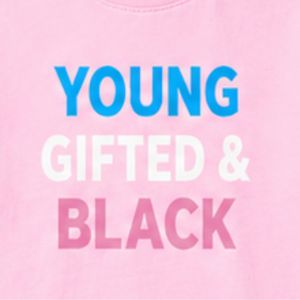 Camiseta Rosa de Manga Corta con Cuello Redondo y Diseño Gráfico para Niñas, Ropa Cómoda para la Escuela y Uso Diario - Product Image 4